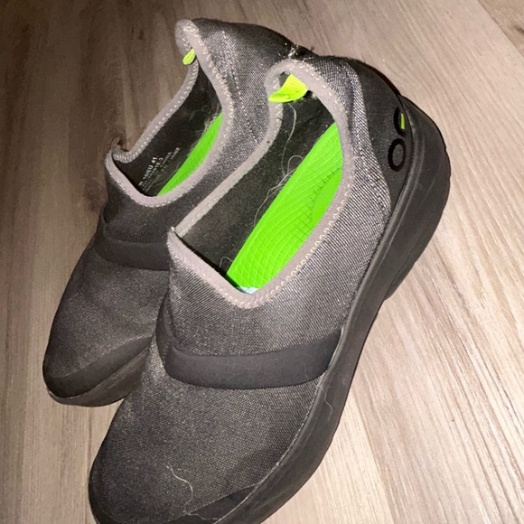 OOFOS Charcoal Slip-On Shoes with Neon Green Interior - Picture 3 of 6
